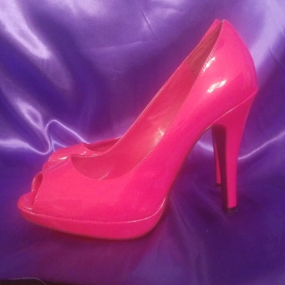 Heels - Picture 2 of 3